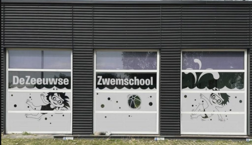 Bestickering ramen Zeeuwse Zwemschool Vlissingen